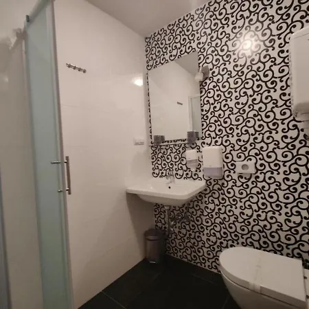 With A Parking Space - 20631 בית הארחה 3*