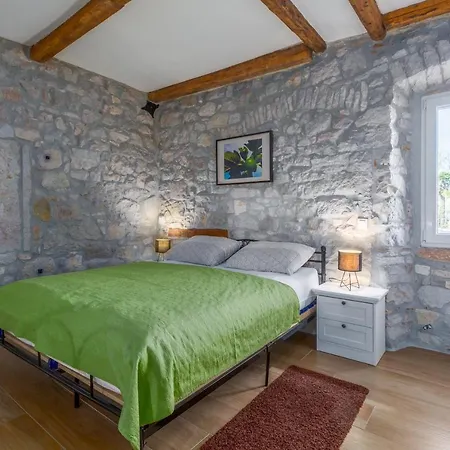 With A Parking Space - 20631 3*