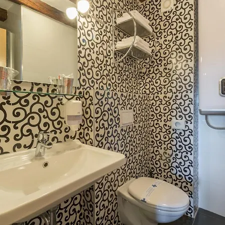 With A Parking Space - 20631 3* פורץ