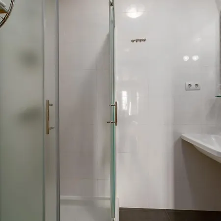 With A Parking Space - 20631 3*