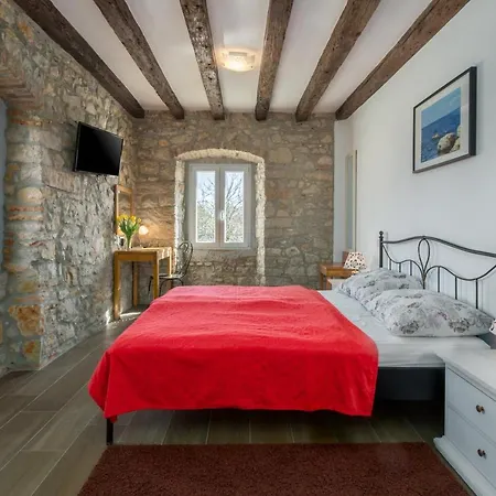 With A Parking Space - 20631 בית הארחה