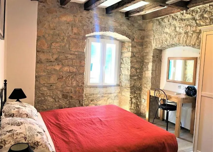 Casa de hóspedes With A Parking Space - 20631 3*