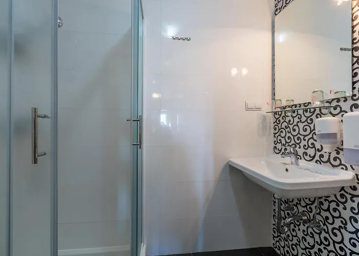 Casa de hóspedes With A Parking Space - 20631 3*