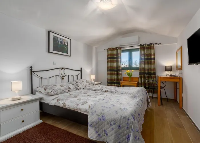 Casa de hóspedes With A Parking Space - 20631