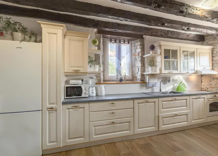 Casa de hóspedes With A Parking Space - 20631 Poreč