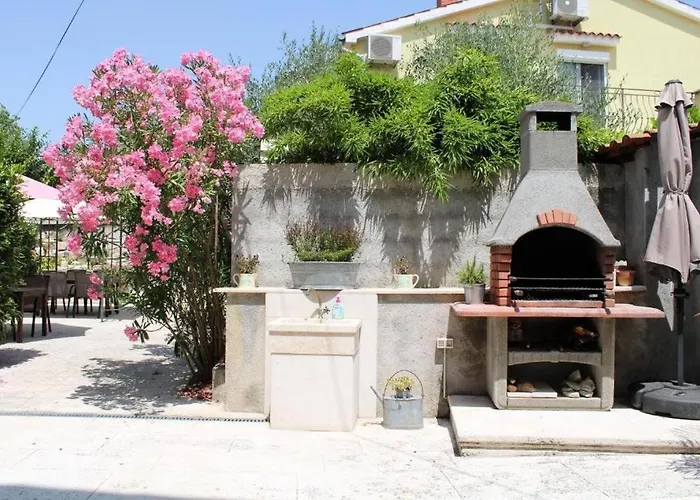 With A Parking Space - 20631